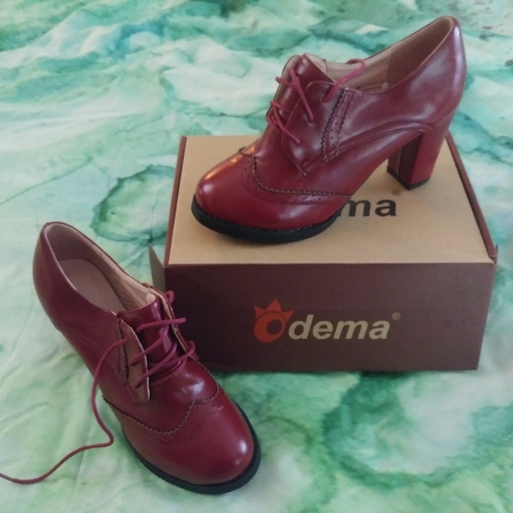 NWT Burgundy pumps